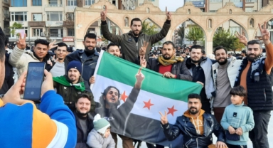 Suriye'de yeni hükümet, anayasayı ve parlamentoyu 3 ay boyunca askıya aldı