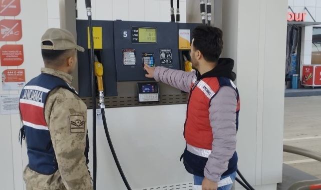Şanlıurfa'da jandarma petrol ve akaryakıt istasyonlarını denetledi