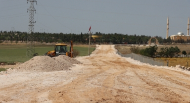 Şanlıurfa asri mezarlık yolunda yol yapım çalışmaları sürüyor