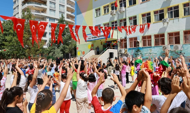 Karaköprü'de çocuklar bayram şenliğinde doyasıya eğlendi