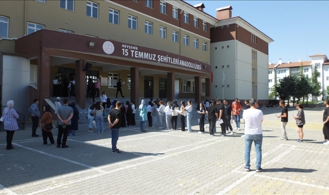 Şanlıurfa'da binlerce aday TYT sınavına girdi