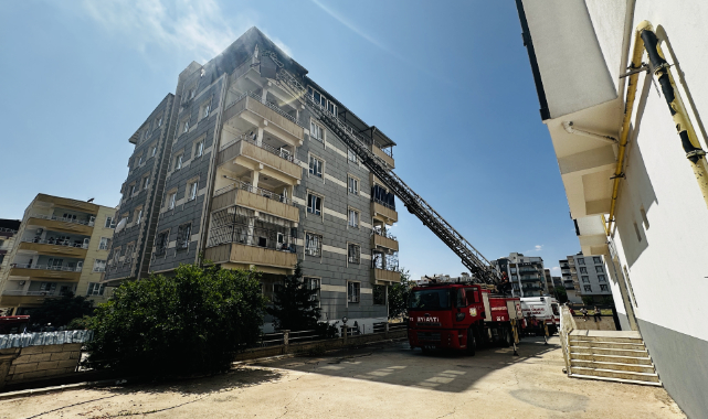 Şanlıurfa'da bir evde yangın çıktı: Apartman tahliye edildi