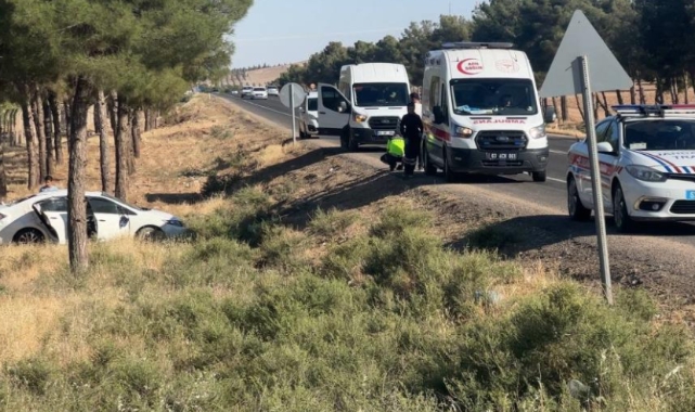 Şanlıurfa'da otomobil şarampole devrildi: 4 yaralı