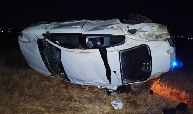 Siverek'te otomobil şarampole devrildi: Yaralılar var