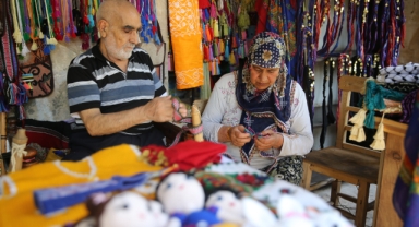Şanlıurfa'da karı koca 50 yıldır aynı atölyede emeğini paylaşıyor