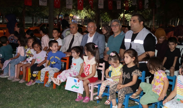 Karaköprü'de çocuklar gezici kütüphane etkinliğiyle eğlendi