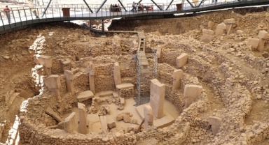 Bakan Ersoy, Göbeklitepe'de insan heykelinin bulunduğunu duyurdu
