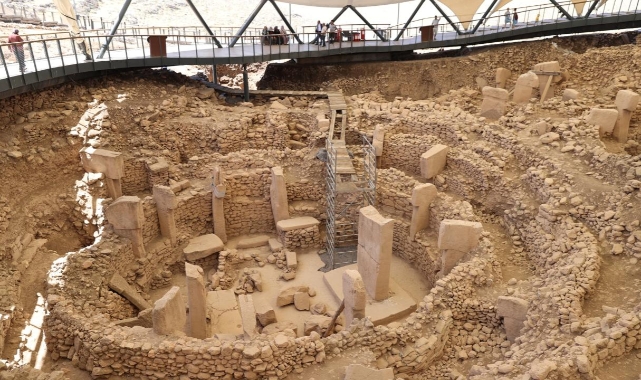 Bakan Ersoy, Göbeklitepe'de insan heykelinin bulunduğunu duyurdu