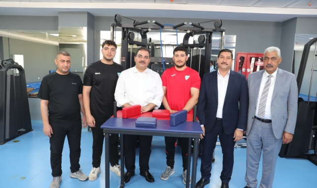 Başkan Canpolat'tan Dünya Şampiyonu Ocakoğlu'na moral ziyareti