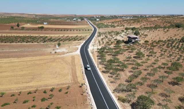 Birecik'te 11,5 kilometrelik kırsal yol sıcak asfaltla buluştu
