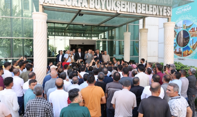 Şanlıurfa'da geçici işçiler daimi kadroya geçti