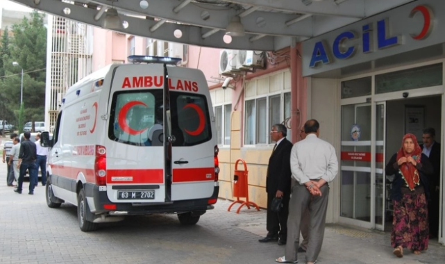 Şanlıurfa'da otomobil tıra çarptı: 1 yaralı