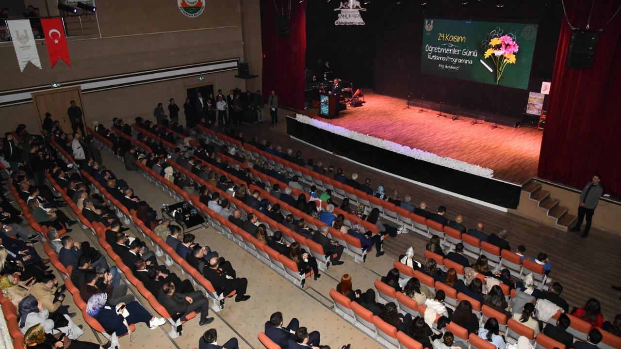 Şanlıurfa'da öğretmenler günü çeşitli etkinliklerle kutlandı