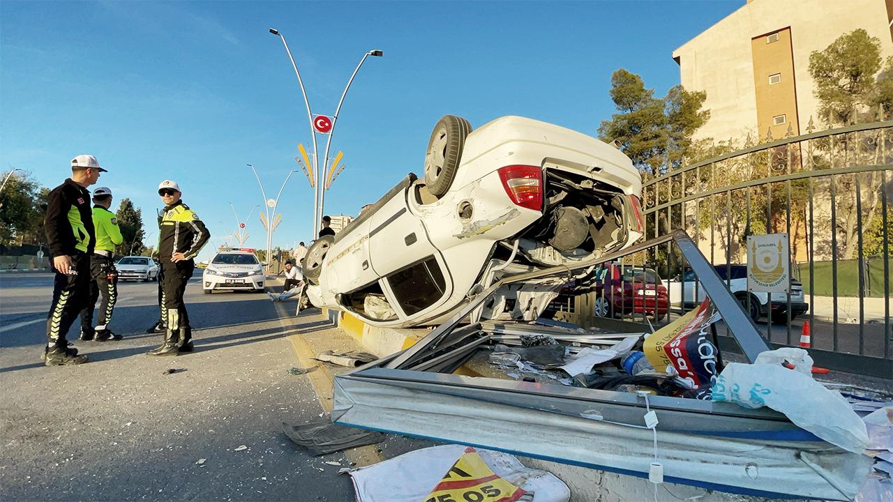 Şanlıurfa'da otomobil devrildi: 5 yaralı