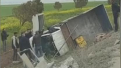 Şanlıurfa’da inşaat işçilerini taşıyan kamyonet devrildi