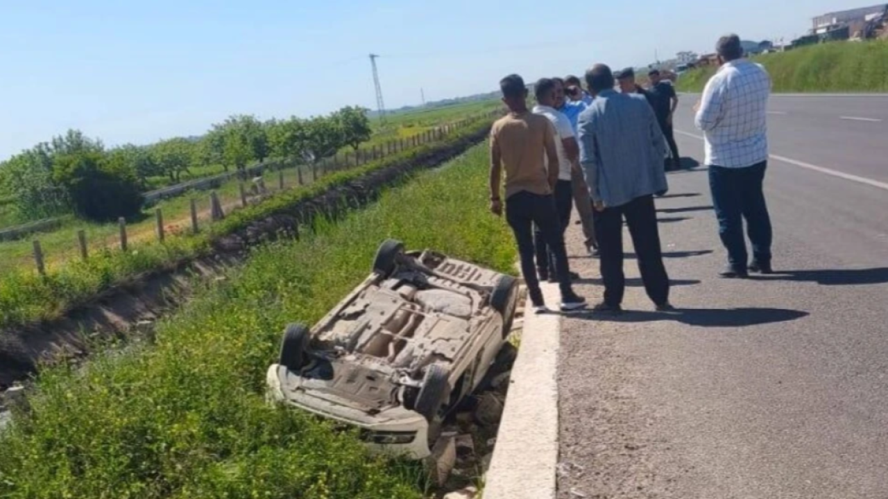 Şanlıurfa’da içe başkanın aracı şarampole devrildi