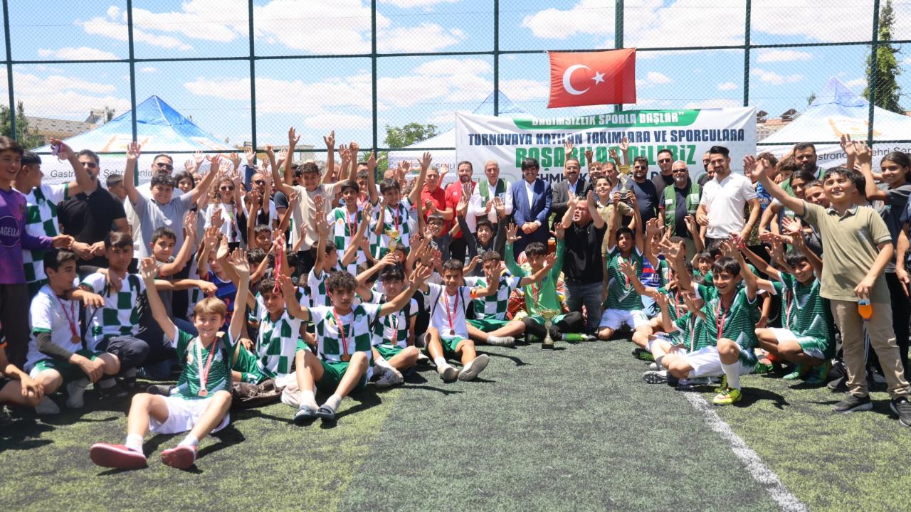 Bağımsızlık sporla başlar futbol turnuvası sona erdi