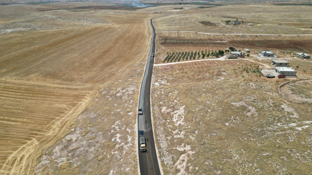 Eyyübiye kırsalında sathi asfalt kaplama çalışmaları sürüyor