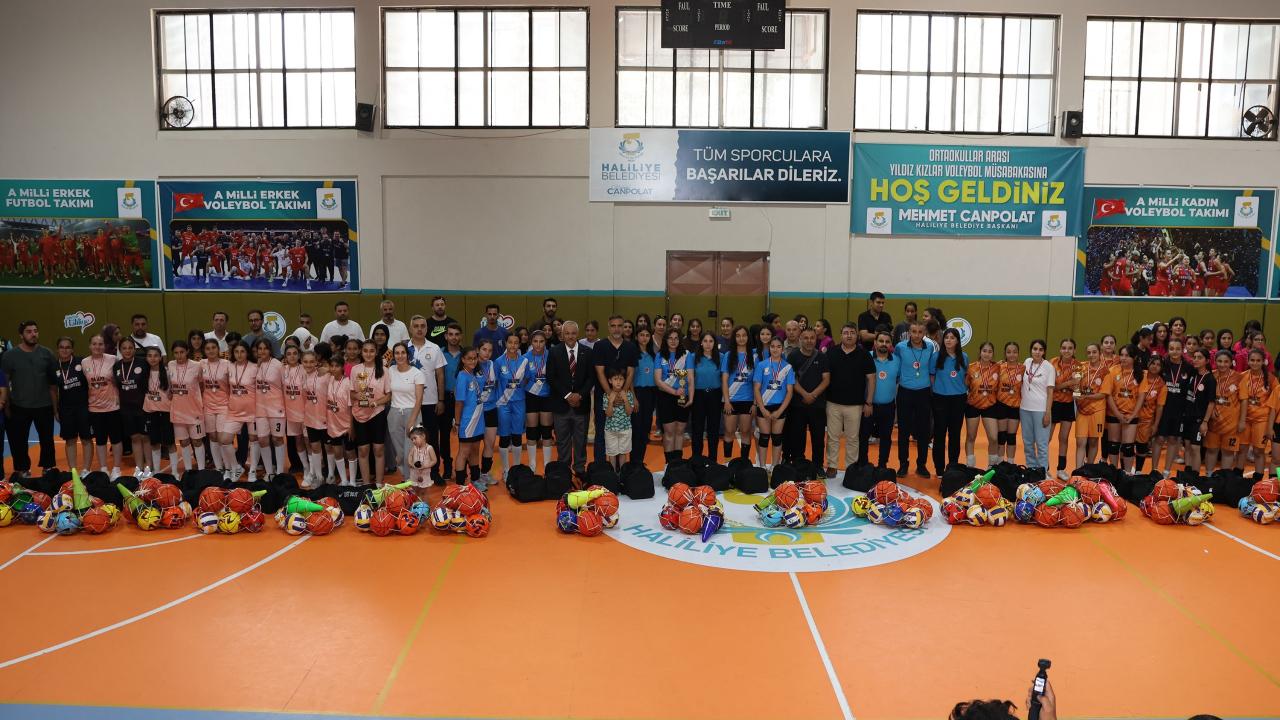Genç sporcular Haliliye'de voleybol coşkusu yaşadı