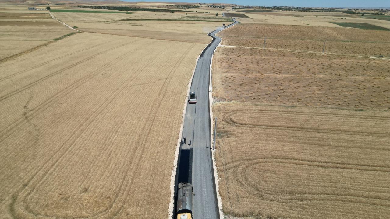Haliliye kırsalında yollar sathi asfalt kaplamayla yenileniyor