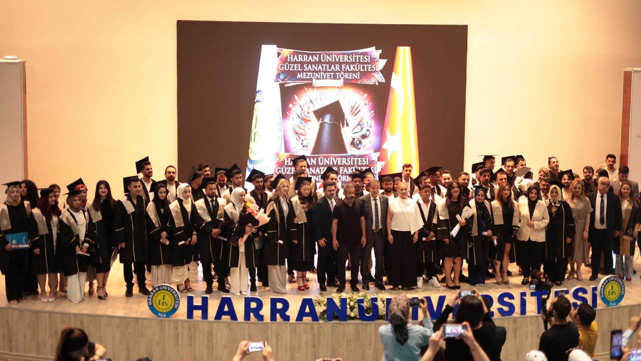 Harran Üniversitesi Güzel Sanatlar Fakültesi'nde mezuniyet heyecanı