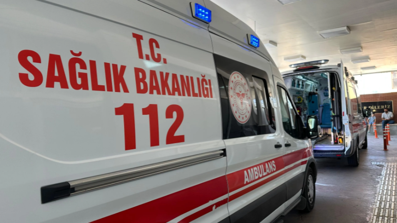 Karaköprü’de kamyonet ile motosiklet çarpıştı: 1’i ağır 4 yaralı