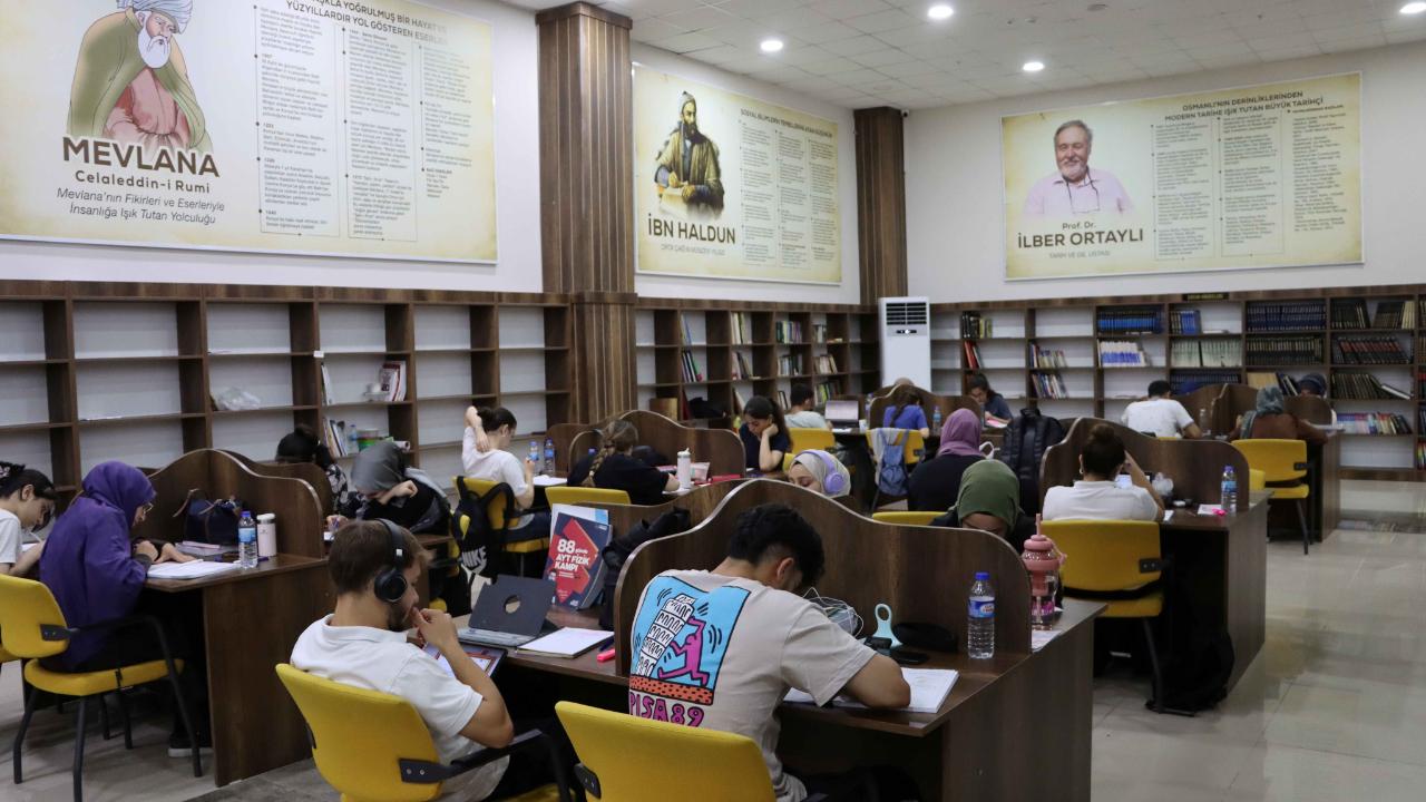 Karaköprü’de okuma evleri ve merkez kütüphane öğrencilerin gözdesi oldu