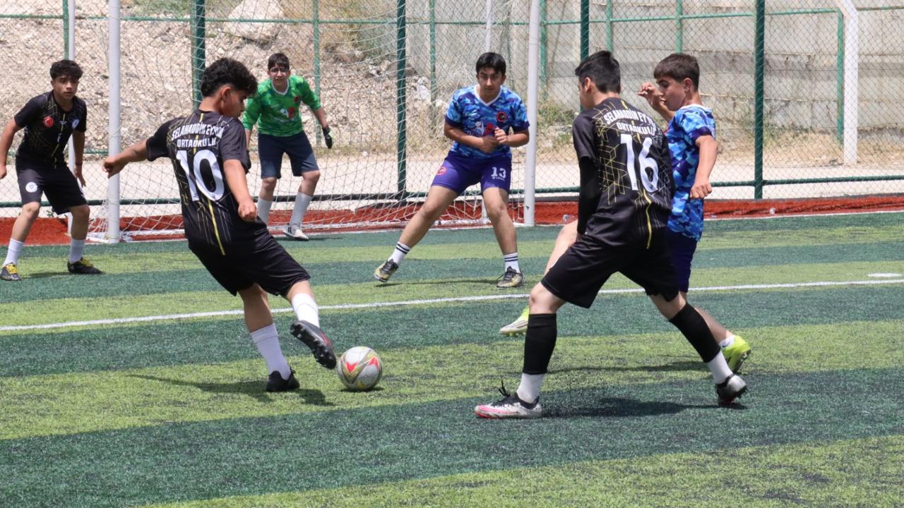 Okullar arası Futbol Turnuvası devam ediyor