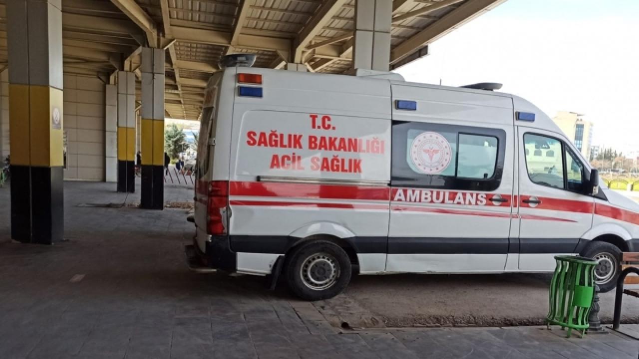Akçakale’de otomobil ile motosiklet çarpıştı: 1’i ağır 2 kişi yaralı