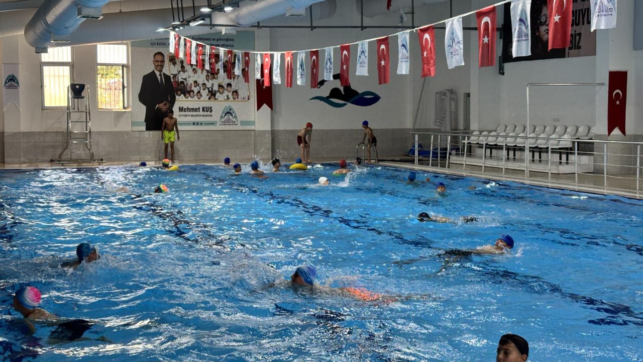 Eyyübiye’de çocuklar güvenle serinliyor