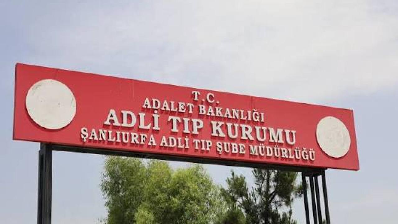 Hilvan’da otomobil şarampole devrildi: 1 ölü, 1 yaralı