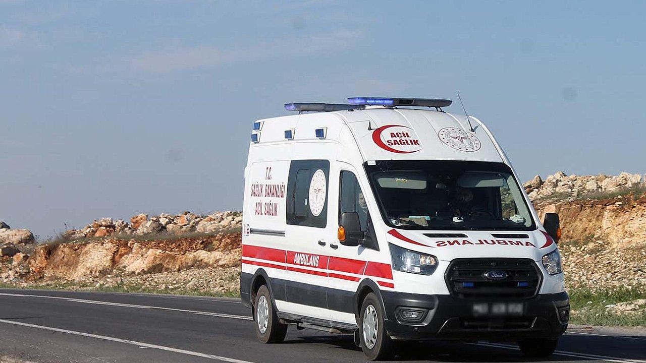 Şanlıurfa’da kontrolden çıkan otomobil tarlaya devrildi: Yaralılar var