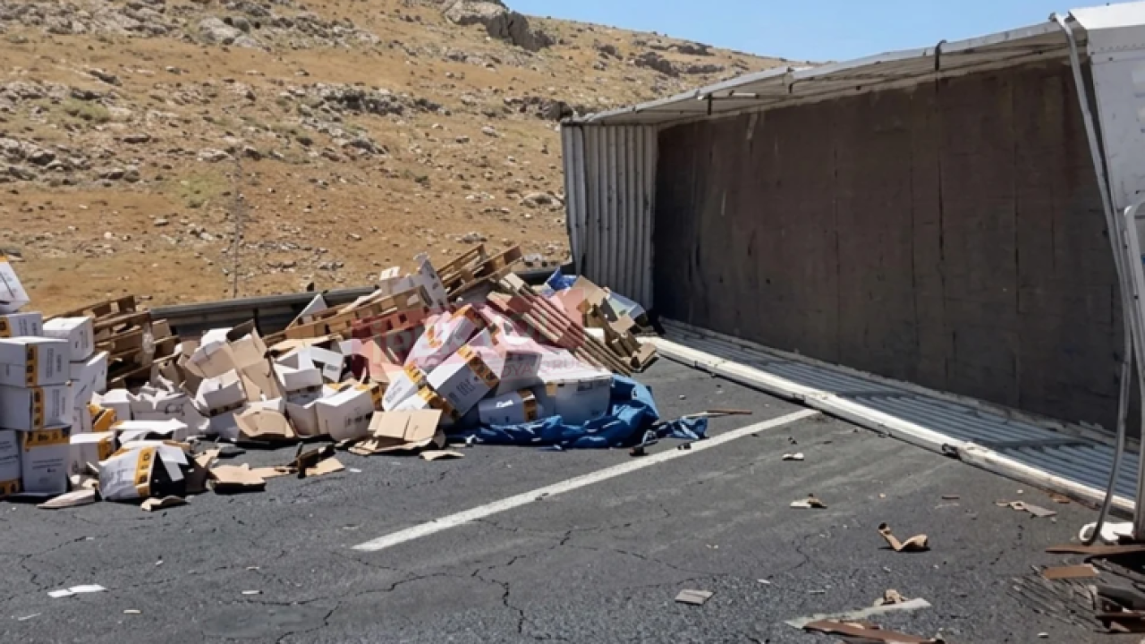 Şanlıurfa’da yağ yüklü tır devrildi